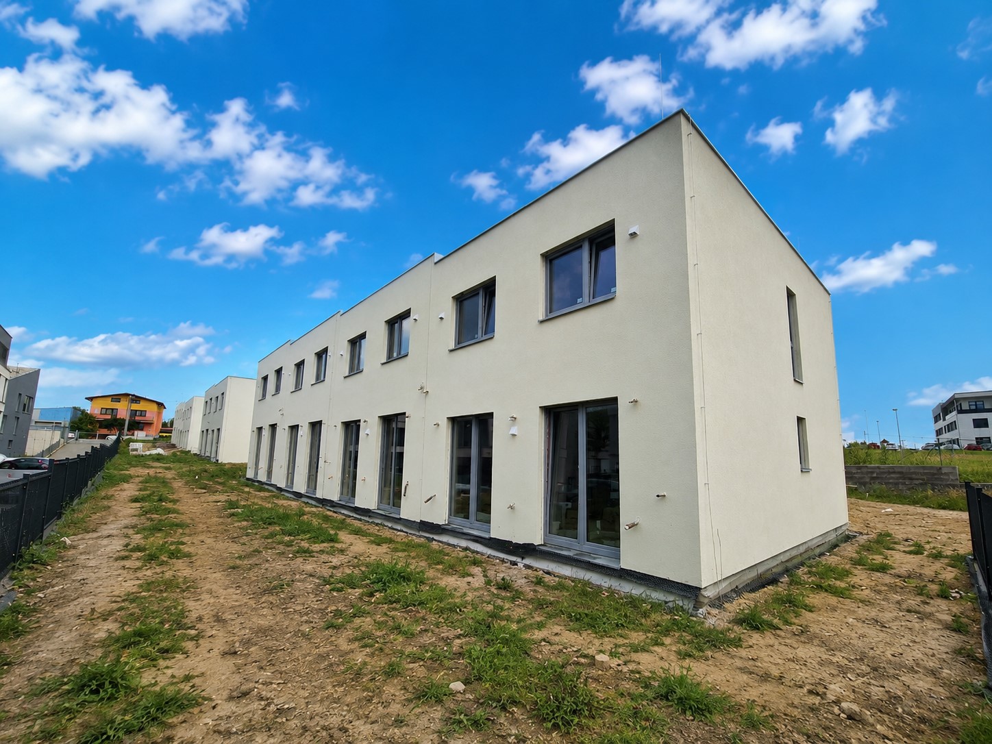 Aktuální stav výstavby zahradní strany celého projektu